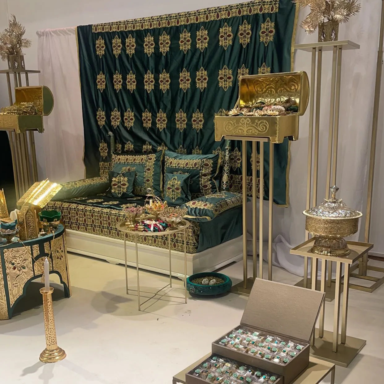 Décor Vert et Doré traditionnelle 2023 VENDU