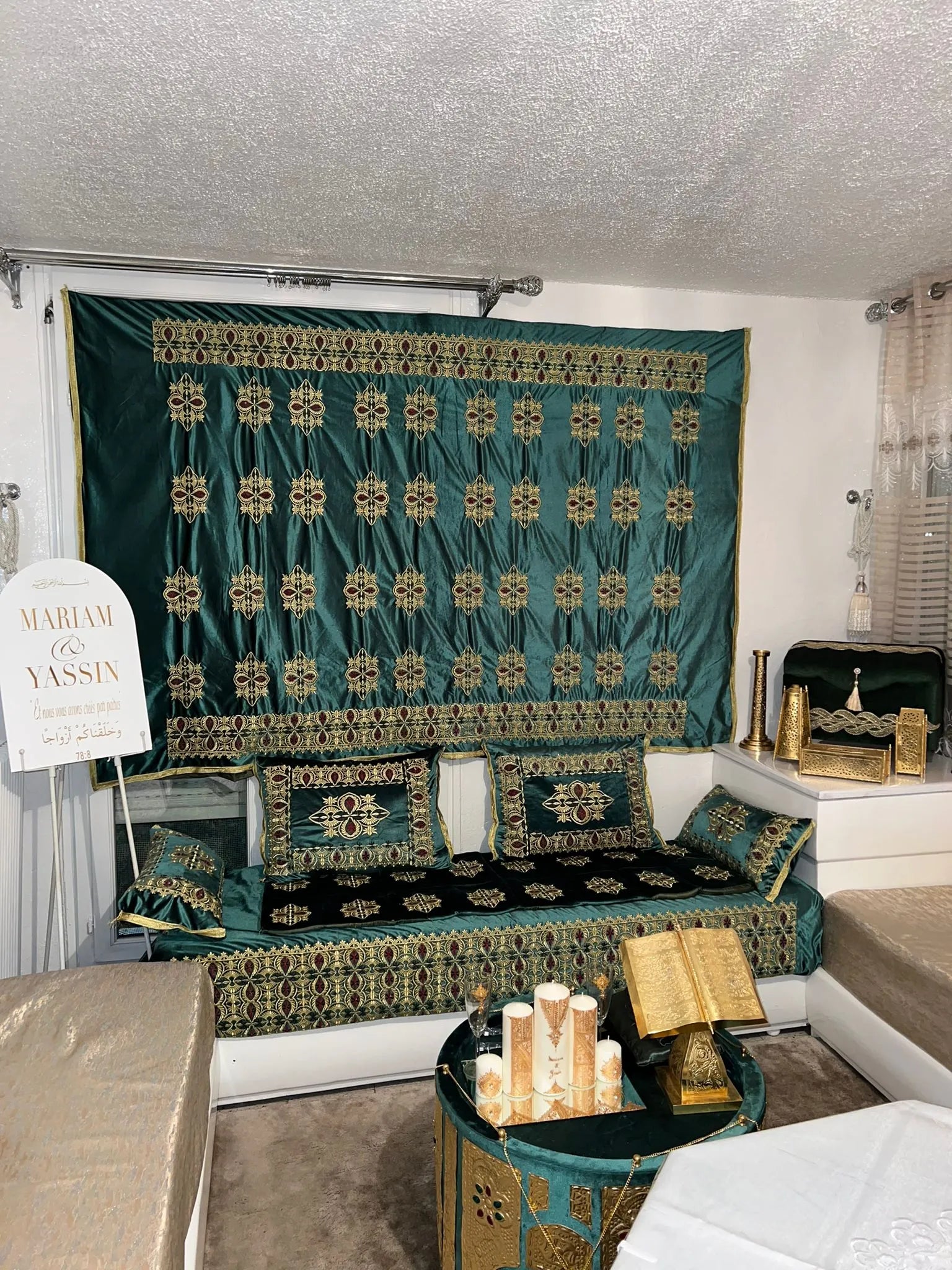 Décor Vert et Doré traditionnelle 2023 VENDU