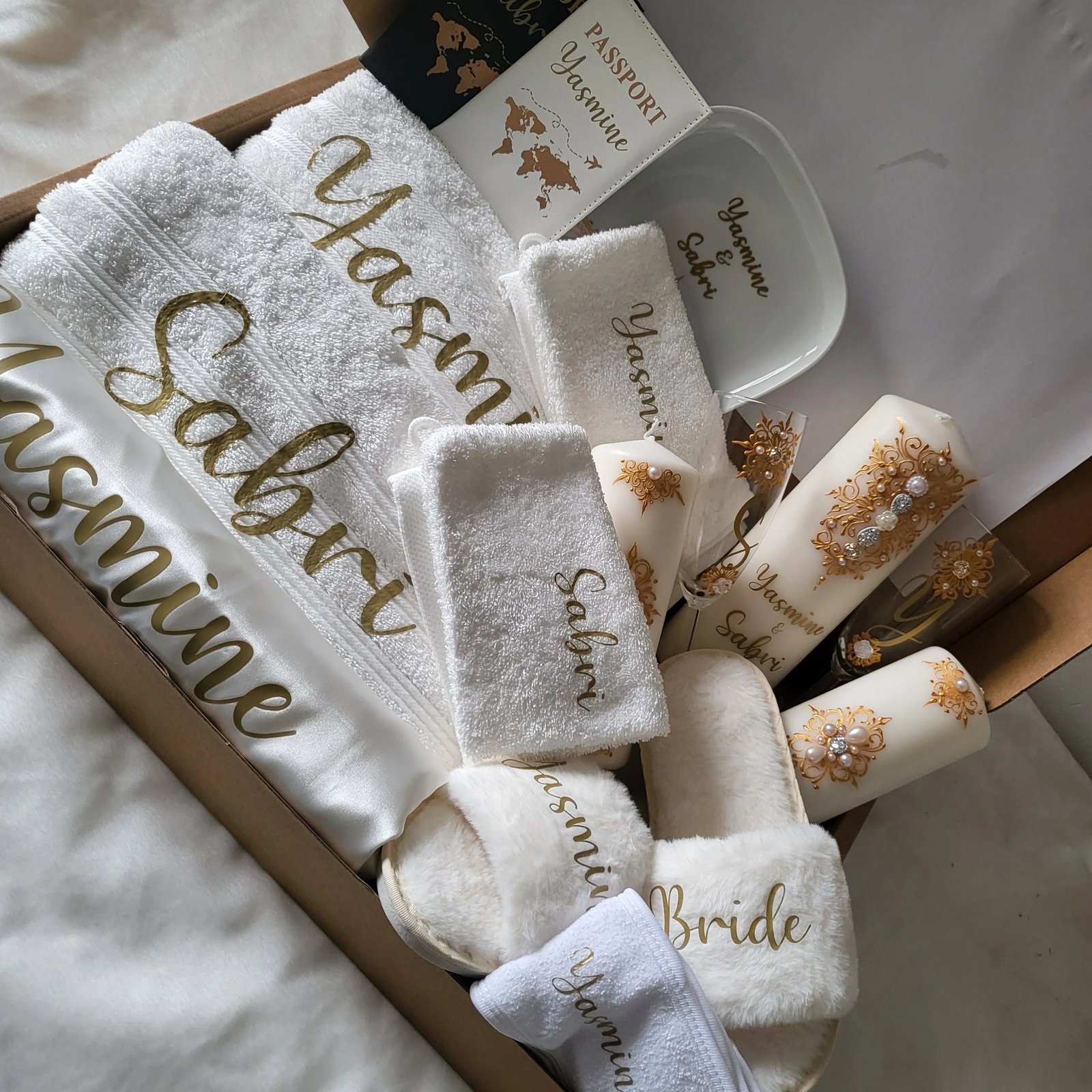 Coffret mariée personnalisé avec peignoir, chaussons