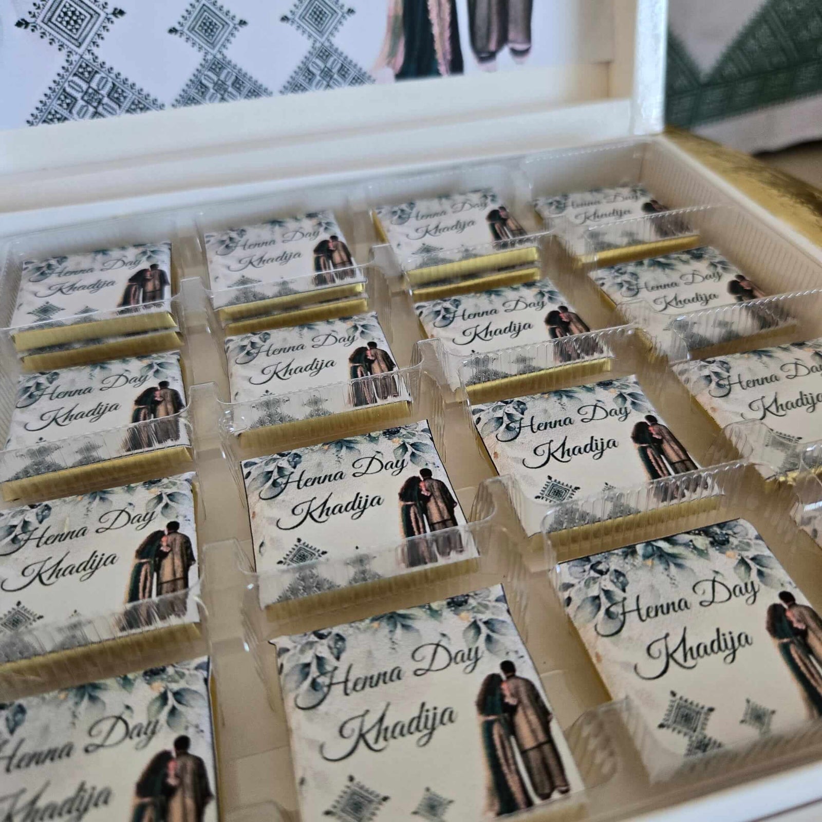 Boîte de Chocolats Personnalisée Henné vert fleurie