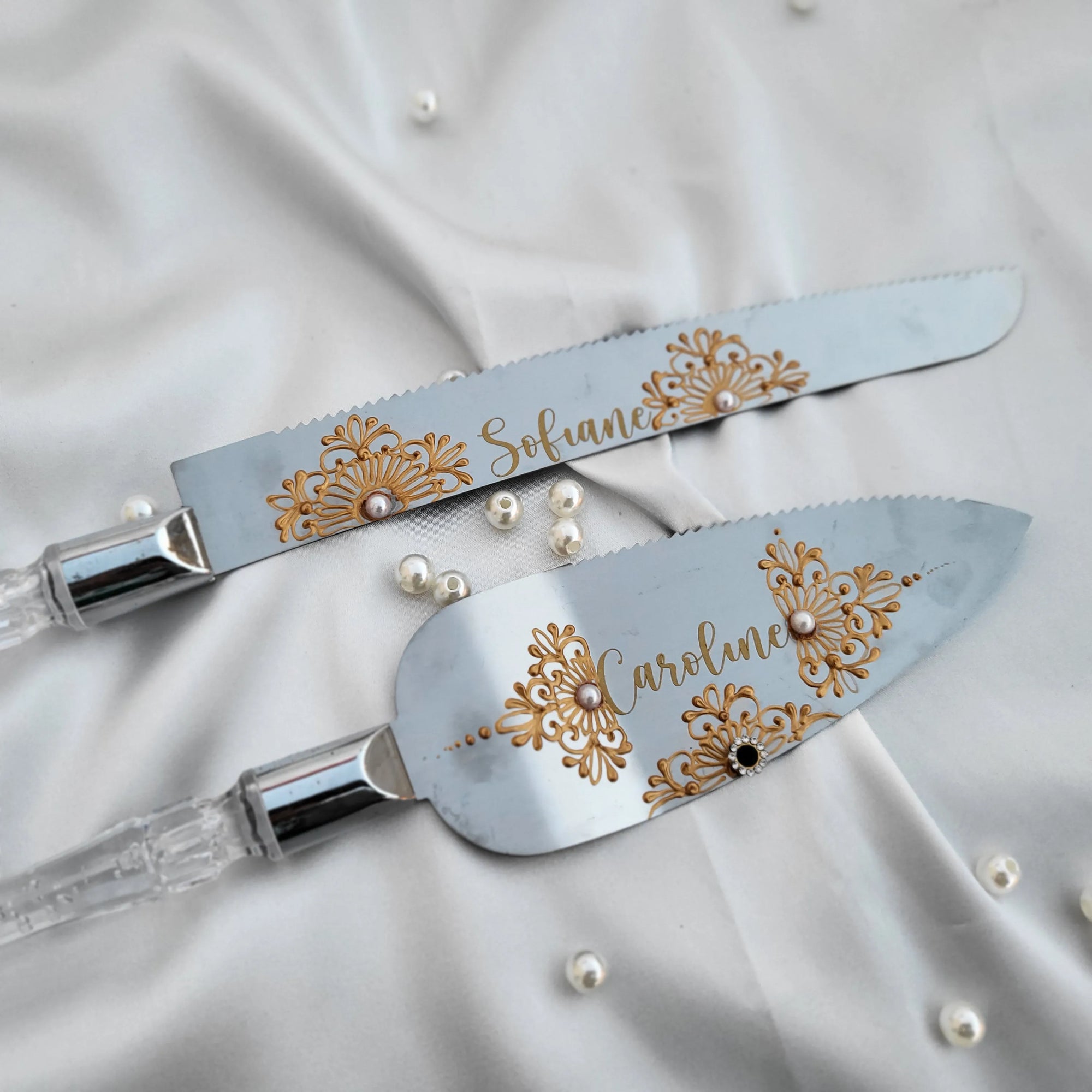 Ensemble de Couteaux à Gâteau de Mariage Personnalisé, Couteau à Gâteau de Mariage, Ensemble de Découpe de Gâteau de Mariée En Acier Inoxydable pour Fête de Mariage Noël l'anniversaire (Noyer Argenté Ensemble de Couteaux à Gâteau de Mariage Personnalisé, Couteau à Gâteau de Mariage, Ensemble de Découpe de Gâteau de Mariée En Acier Inoxydable pour Fête de Mariage Noël l'anniversaire (Noyer Argenté